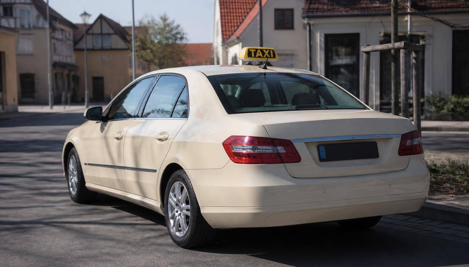 Taxi in einer Kleinstadt, Taxi Versicherung vergleichen mit der SAW-Assekuranz aus Salzwedel